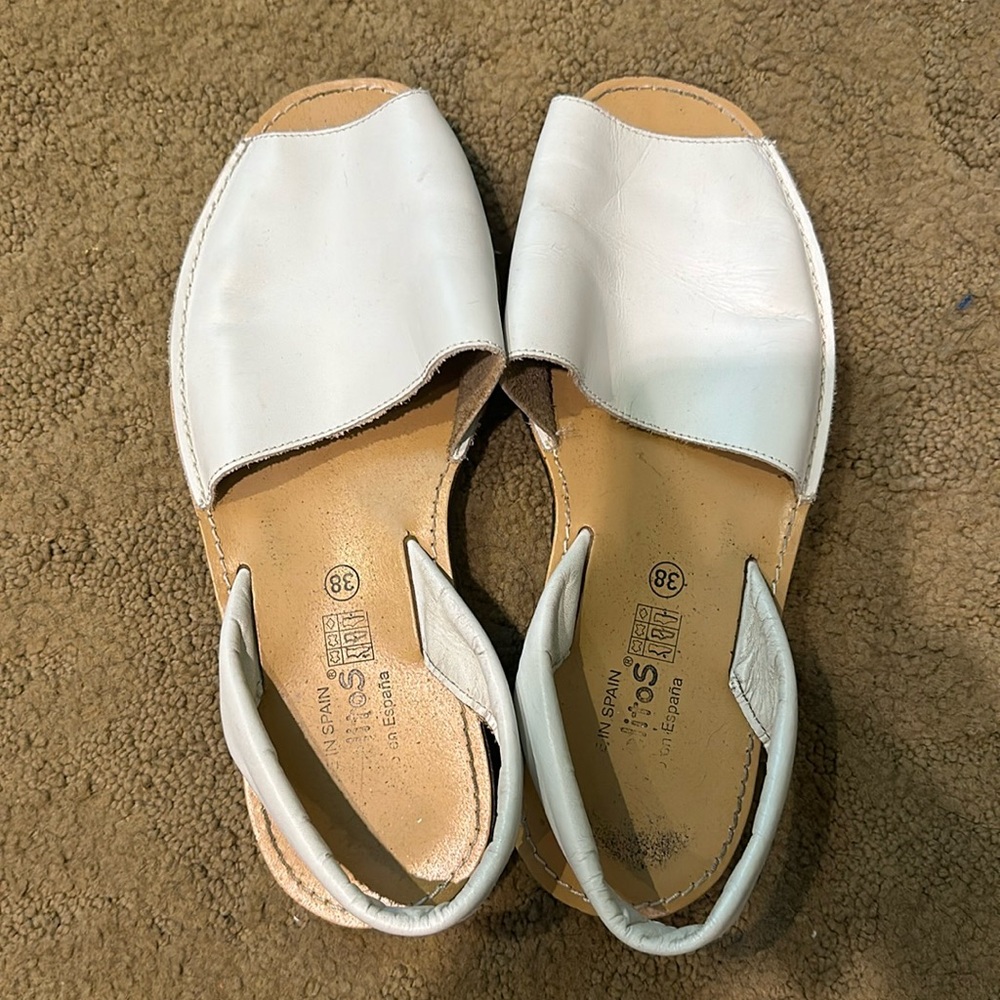 Angelitos EUC (ONCE) Leather Spanish Sandals EU 38 (US 7.5) color white